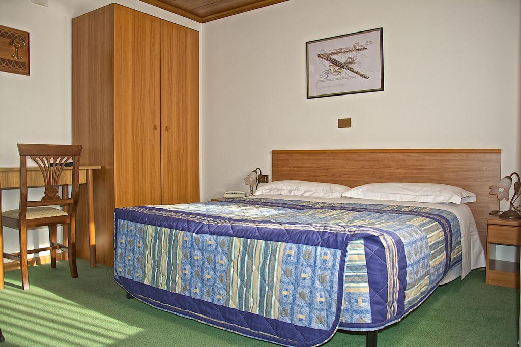 Albergo Ristorante Iris Auronzo di Cadore Exteriör bild
