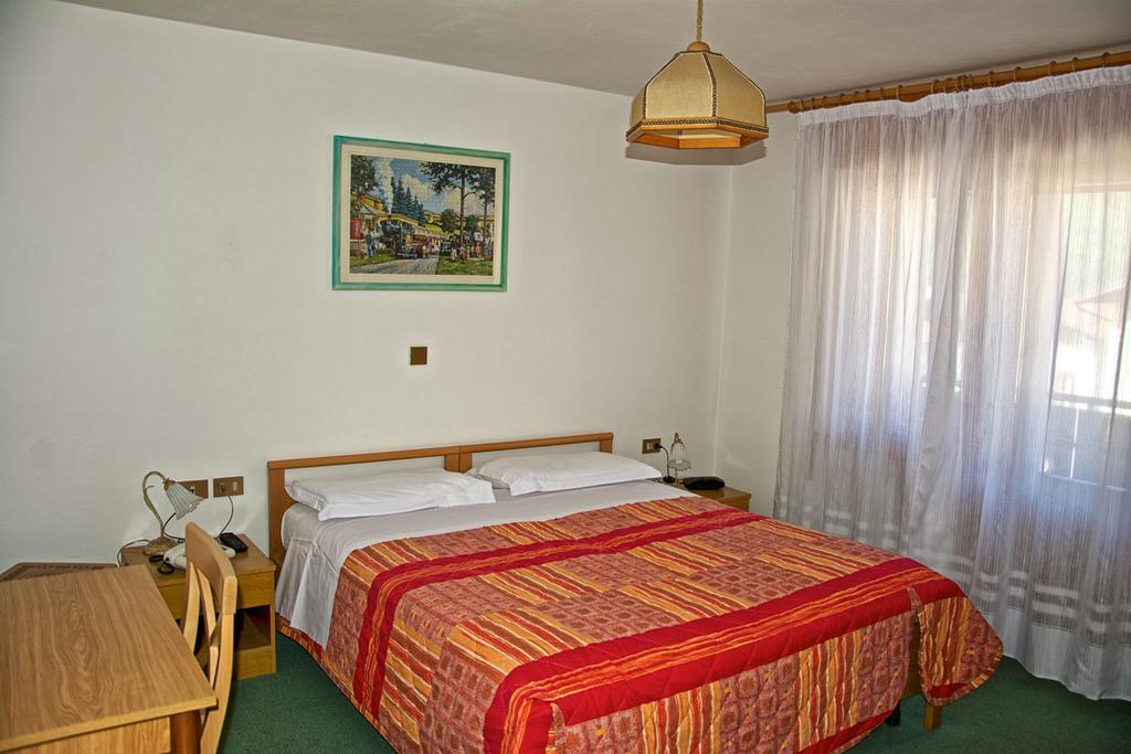 Albergo Ristorante Iris Auronzo di Cadore Exteriör bild