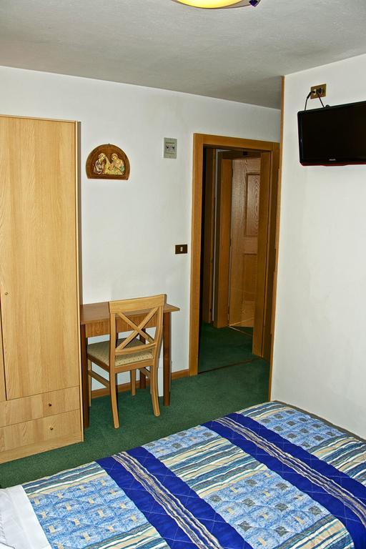 Albergo Ristorante Iris Auronzo di Cadore Rum bild