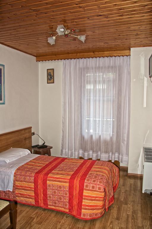 Albergo Ristorante Iris Auronzo di Cadore Rum bild