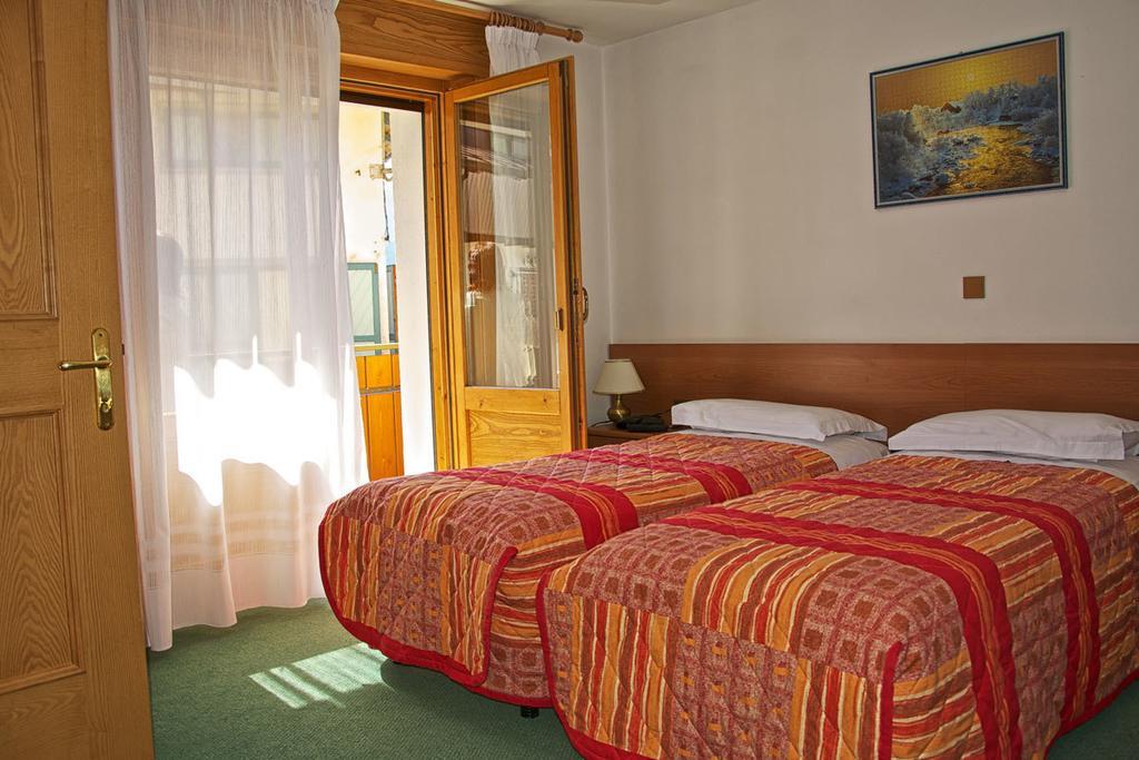 Albergo Ristorante Iris Auronzo di Cadore Exteriör bild