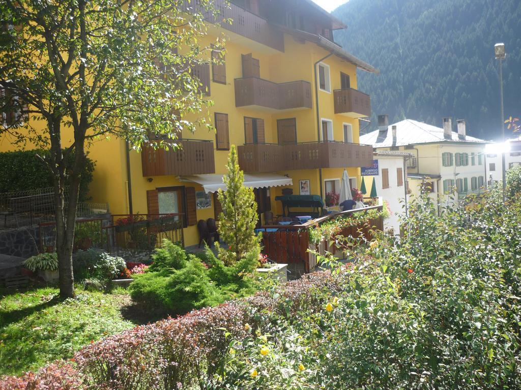 Albergo Ristorante Iris Auronzo di Cadore Exteriör bild
